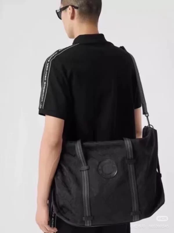 Yupoo Burberry Travel Bags - Combining Elegance and Functionality image 1