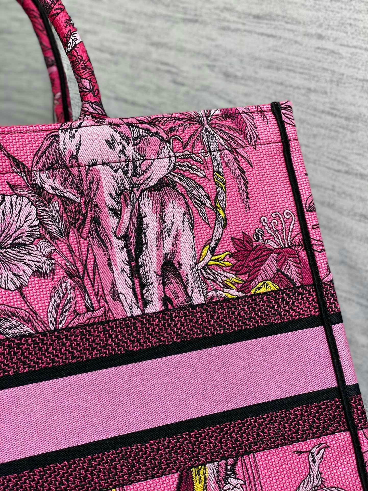 Yupoo Christian Dior Book Tote – Pink Elephant image 7