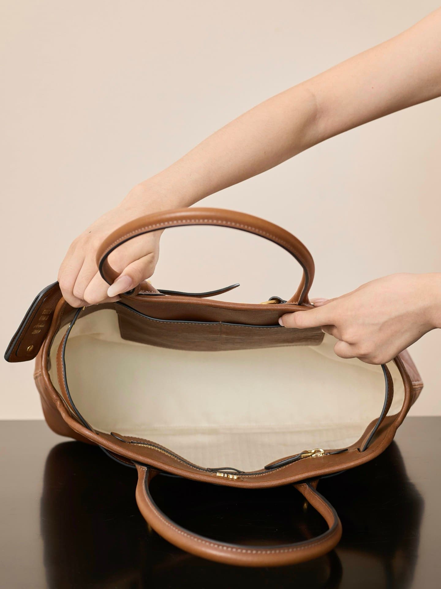 Yupoo Miu Miu Aventure Nappa Leather Tote image 8