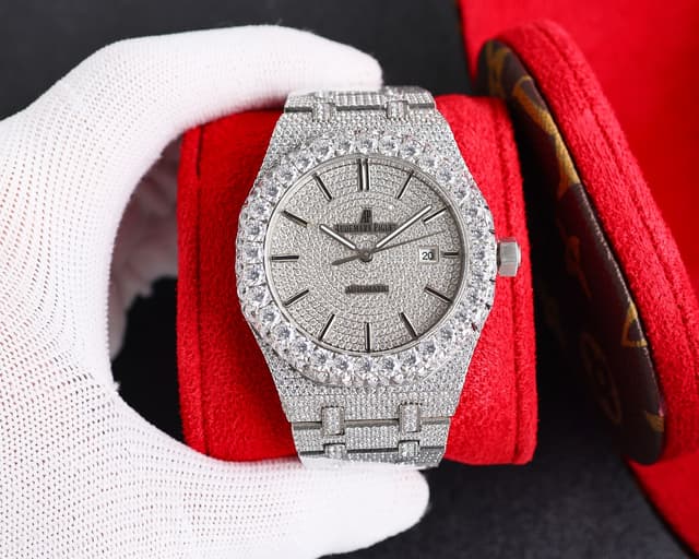 YupooPA AP Royal Oak Diamond Watch 50th Anniversary White | Yupoo Rep Watches image 3