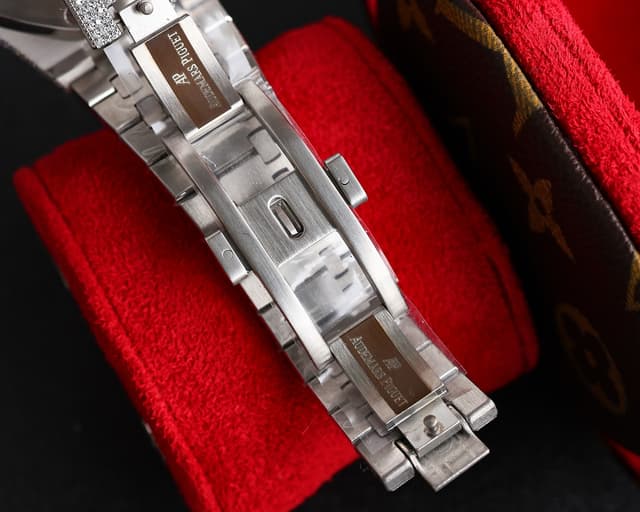 YupooPA AP Royal Oak Diamond Watch 50th Anniversary White | Yupoo Rep Watches image 9