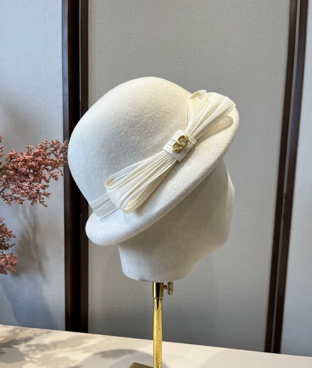 YupooPA Valentino Cap Rep Hat | White Wool Bucket image 1