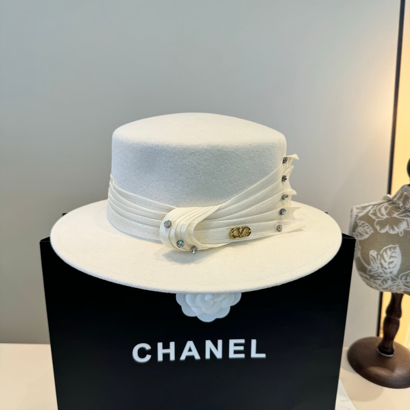 YupooPA White Valentino Rep Hat | Classic Fedora Style