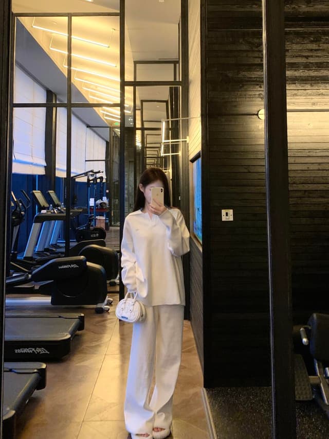 alo Casual suits Yupoo clothes Sportswear suits White 010 | Rep Clothing image 2