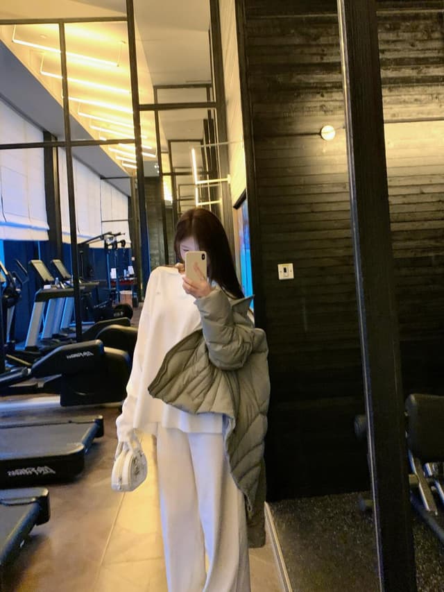 alo Casual suits Yupoo clothes Sportswear suits White 010 | Rep Clothing image 3