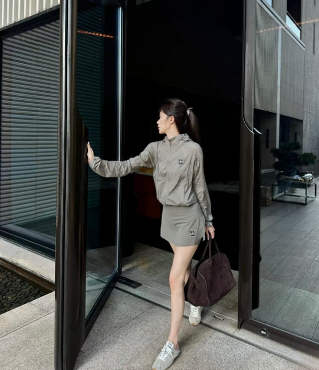 alo Casual suits Yupoo shorts women 016 | Rep Clothing image 2