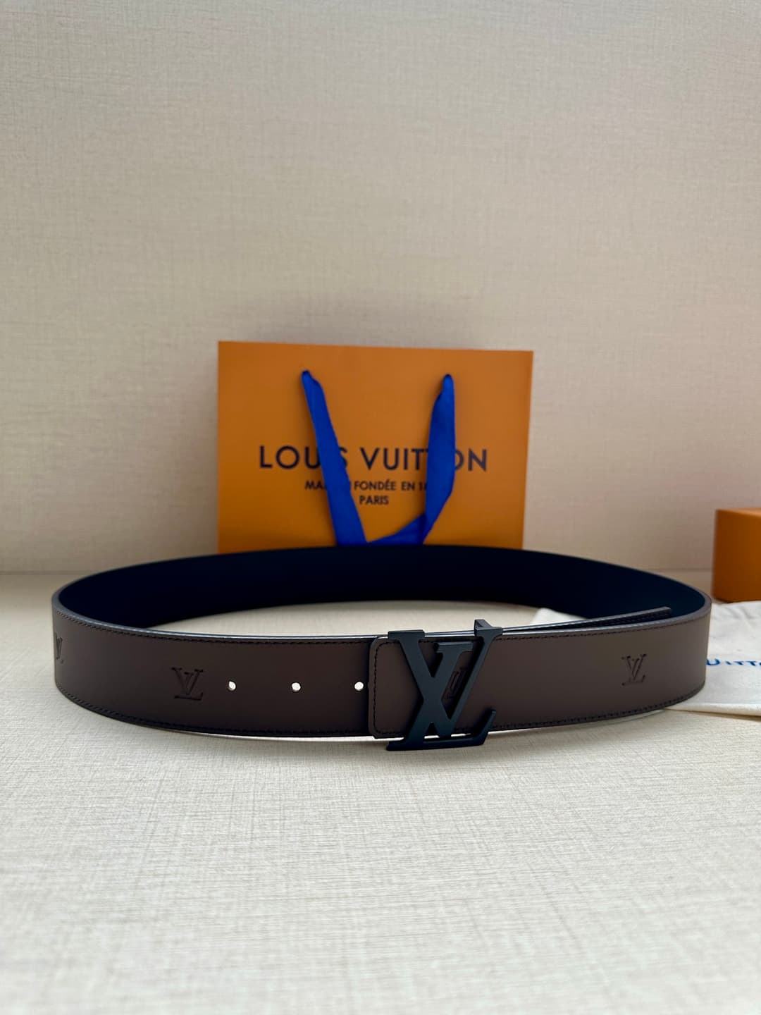 Lv Initiales Blason 40Mm Belt YupooPA Lv Brown Belt Black Logo image 1