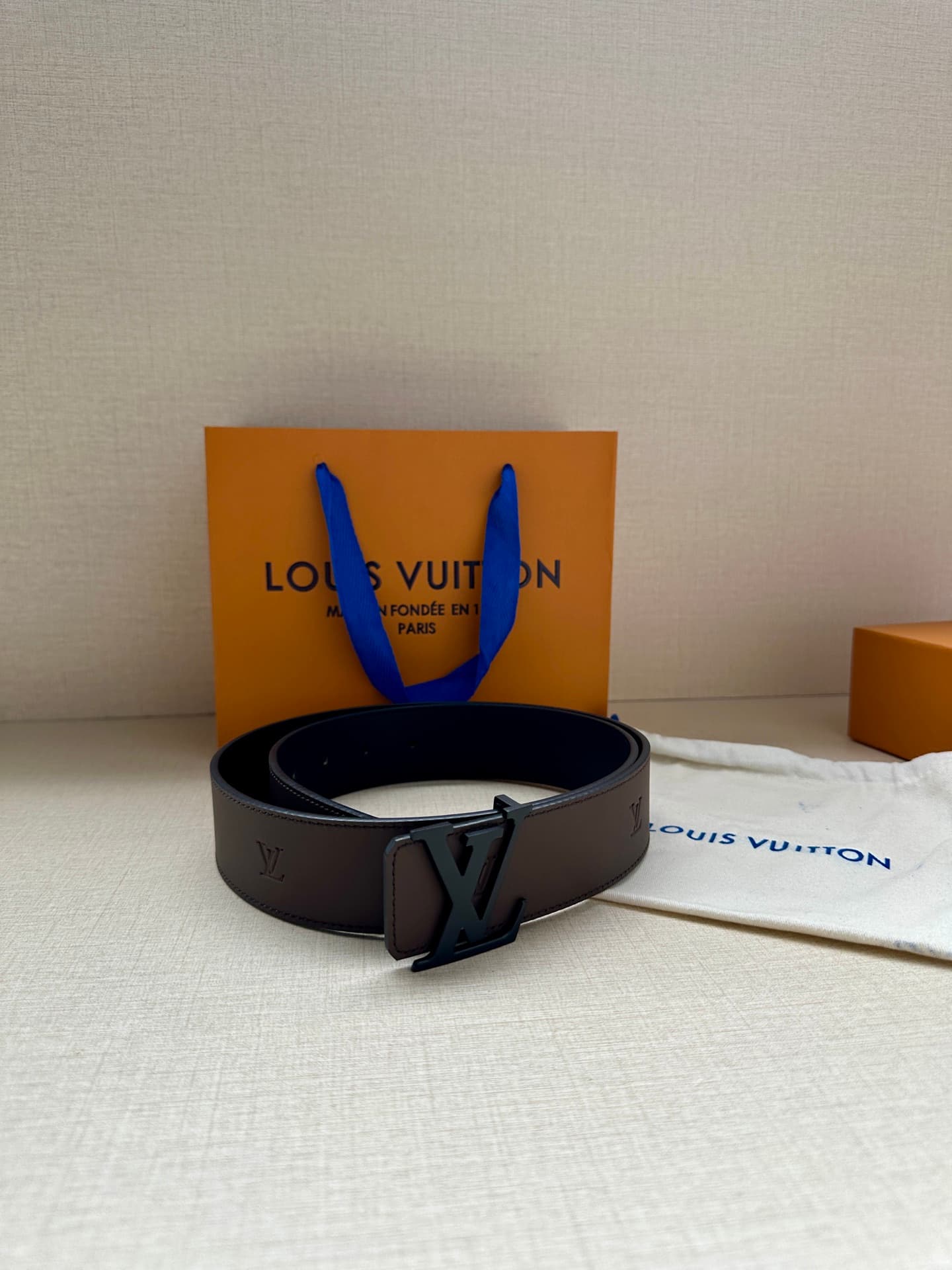 Lv Initiales Blason 40Mm Belt YupooPA Lv Brown Belt Black Logo image 5