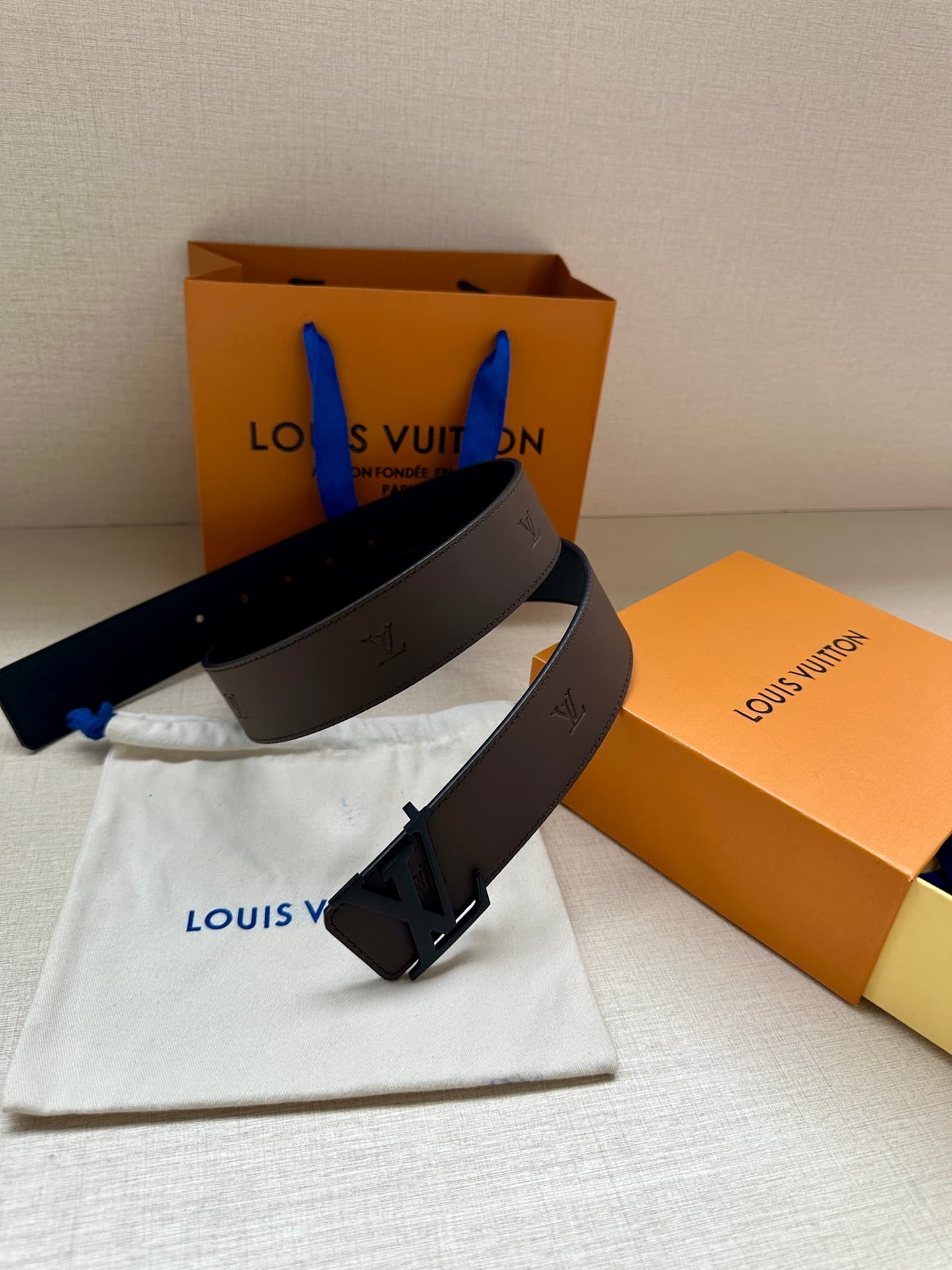Lv Initiales Blason 40Mm Belt YupooPA Lv Brown Belt Black Logo image 6