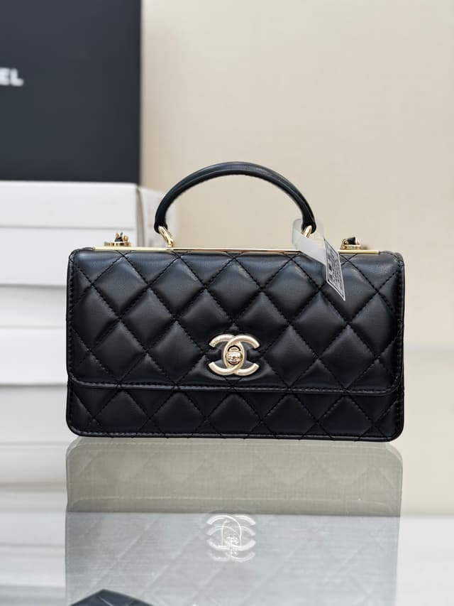 Chanel Luxury Black Lambskin Trendy Cc Handbag | Yupoo Rep Items image 1