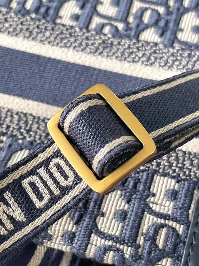 Dior Book Tote Handbag Counter | Yupoo Rep Bags image 8