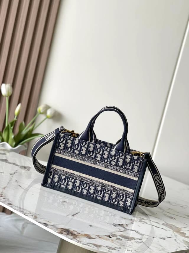 Dior Book Tote Handbag Counter | Yupoo Rep Bags image 2