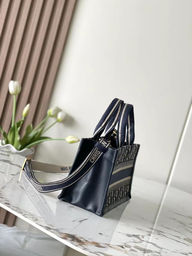 Dior Book Tote Handbag Counter | Yupoo Rep Bags image 3
