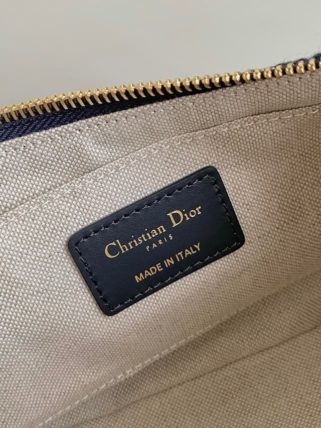 Dior Lounge Oblique Hobo Bag With Adjustable Chain | Yupoo Rep Bags image 7