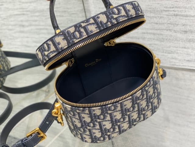 Dior Signature Vanity Case With CD Clasp | Yupoo Rep Bags image 8