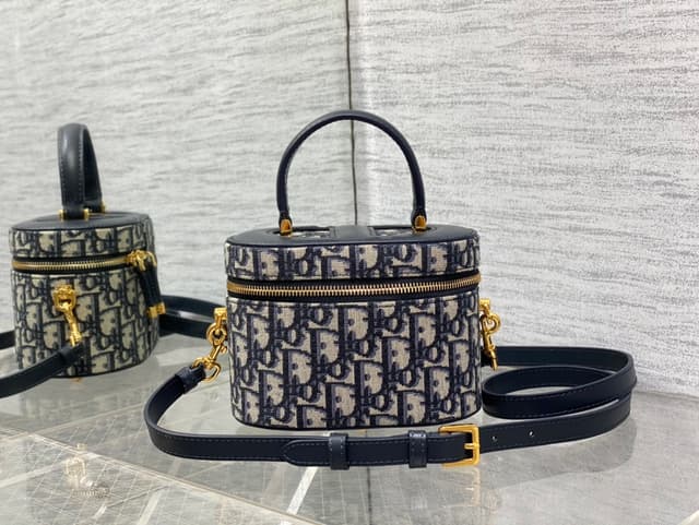 Dior Signature Vanity Case With CD Clasp | Yupoo Rep Bags image 1