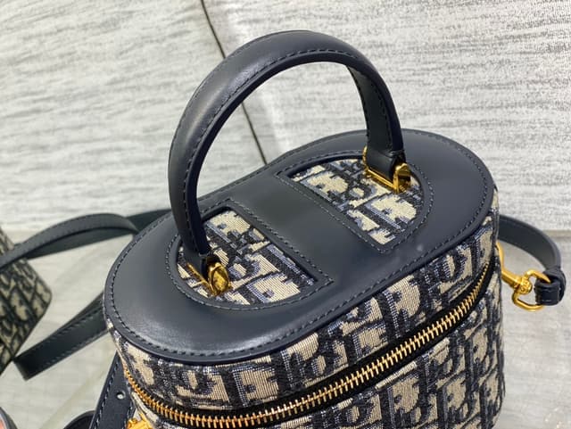 Dior Signature Vanity Case With CD Clasp | Yupoo Rep Bags image 3