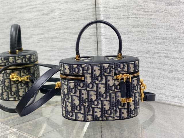 Dior Signature Vanity Case With CD Clasp | Yupoo Rep Bags image 4