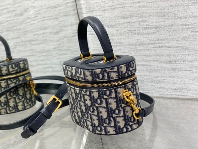 Dior Signature Vanity Case With CD Clasp | Yupoo Rep Bags image 5