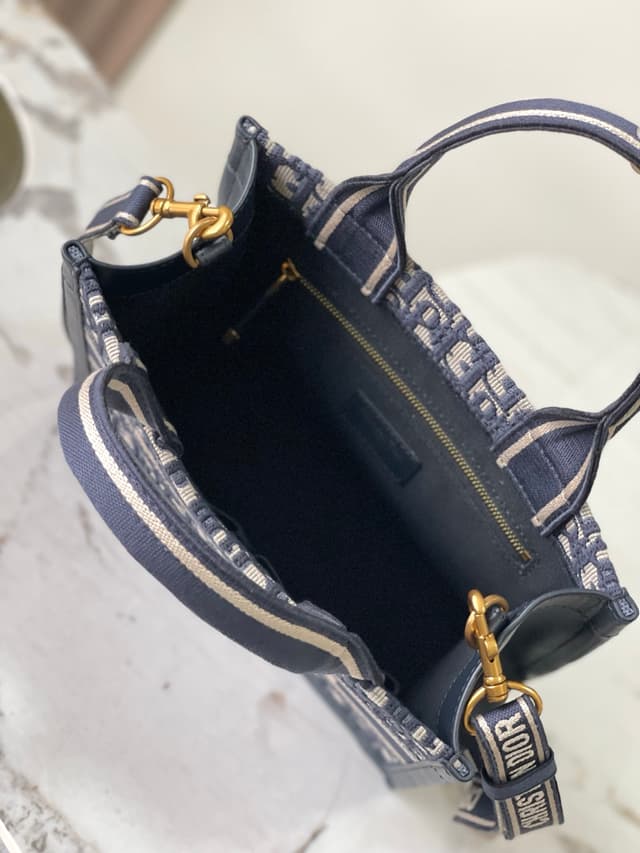 Dior Tote With Small Leather Handbag | Yupoo Rep Bags image 9