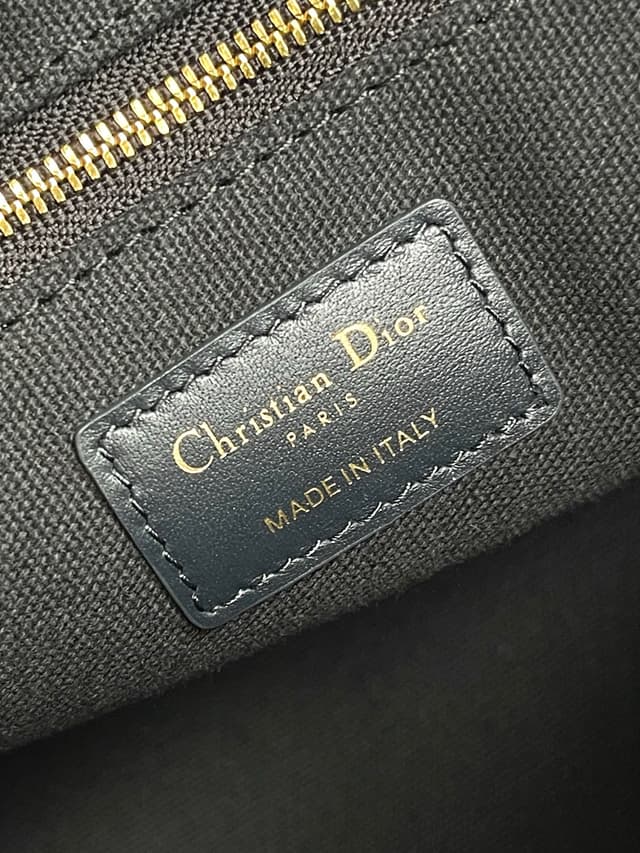 Dior Tote With Small Leather Handbag | Yupoo Rep Bags image 10