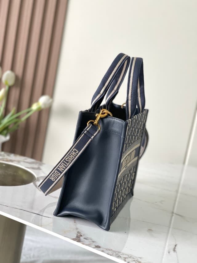 Dior Tote With Small Leather Handbag | Yupoo Rep Bags image 3