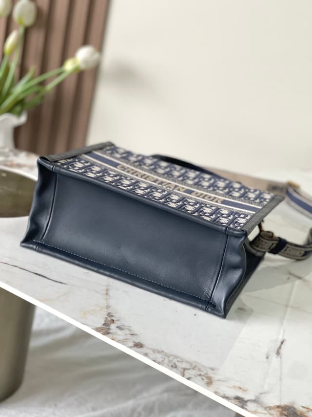 Dior Tote With Small Leather Handbag | Yupoo Rep Bags image 4
