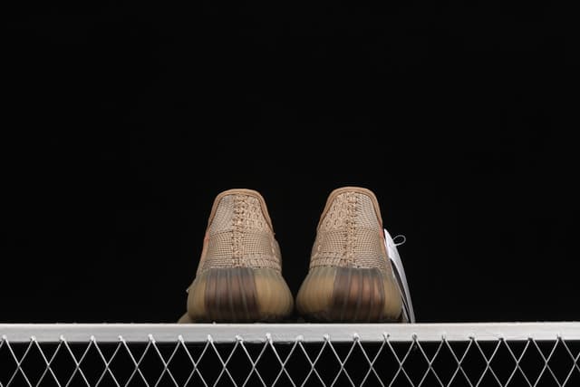 Yeezy 350 Boost V2 | Yupoo Rep Sneakers (Ref 621) image 4