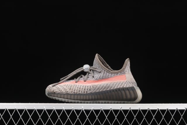 Yeezy 350 Boost V2 | Yupoo Rep Sneakers (Ref 610) image 1