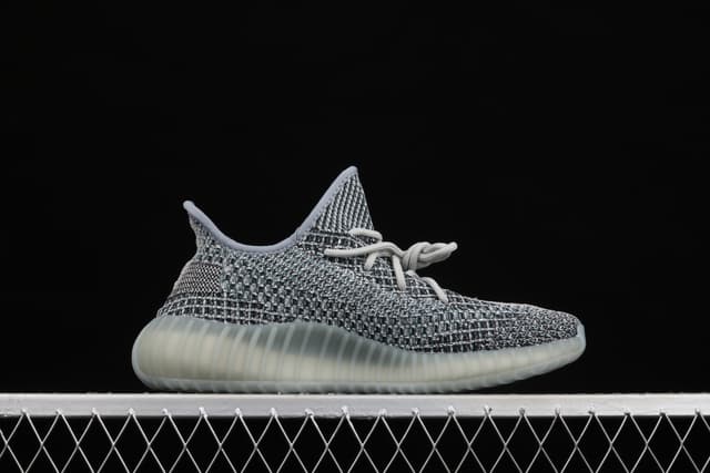 Yeezy 350 Boost V2 | Yupoo Rep Sneakers image 2