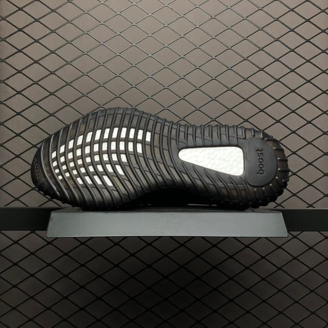 Yeezy 350 V2 | Yupoo Rep Sneakers (Ref 569) image 5