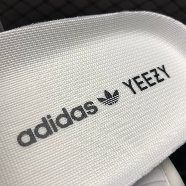 Yeezy 350 V2 | Yupoo Rep Sneakers (Ref 553) image 11