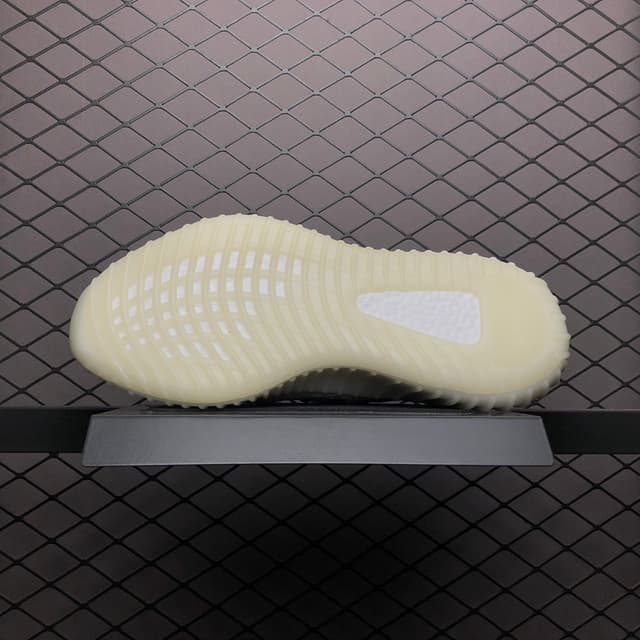 Yeezy 350 V2 | Yupoo Rep Sneakers (Ref 553) image 5