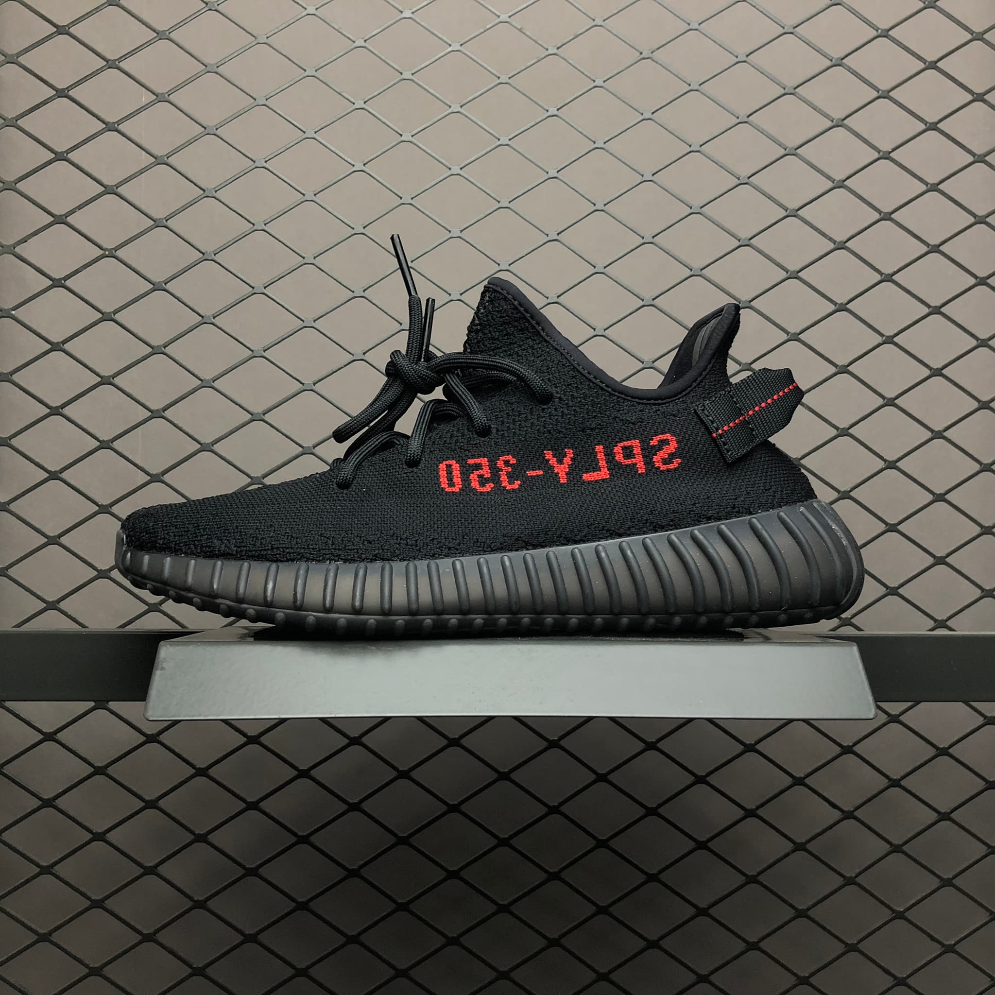 Yeezy 350 V2 | Yupoo Rep Sneakers (Ref 635) image 1
