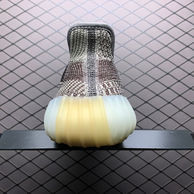 Yeezy 350 V2 | Yupoo Rep Sneakers (Ref 560) image 16