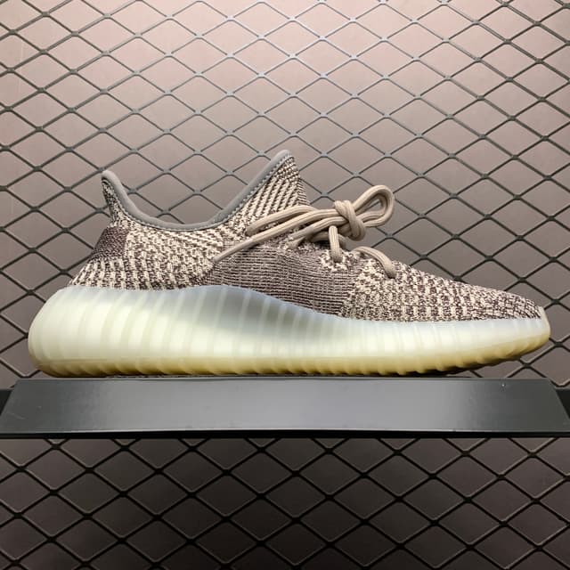 Yeezy 350 V2 | Yupoo Rep Sneakers (Ref 560) image 3