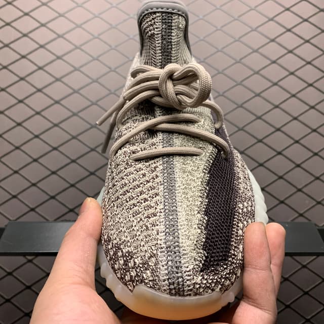 Yeezy 350 V2 | Yupoo Rep Sneakers (Ref 560) image 8