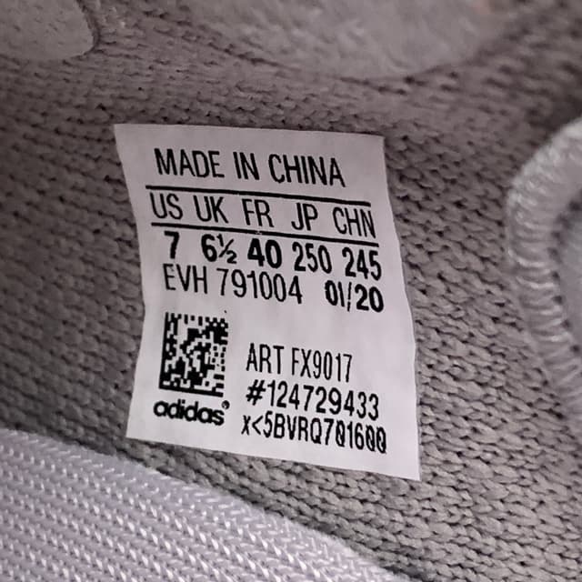 Yeezy 350 V2 | Yupoo Rep Sneakers (Ref 623) image 10