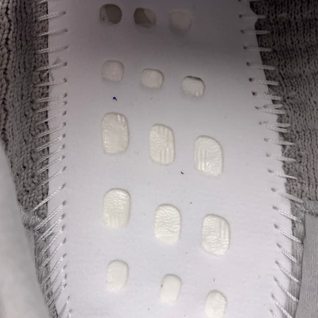 Yeezy 350 V2 | Yupoo Rep Sneakers (Ref 623) image 13