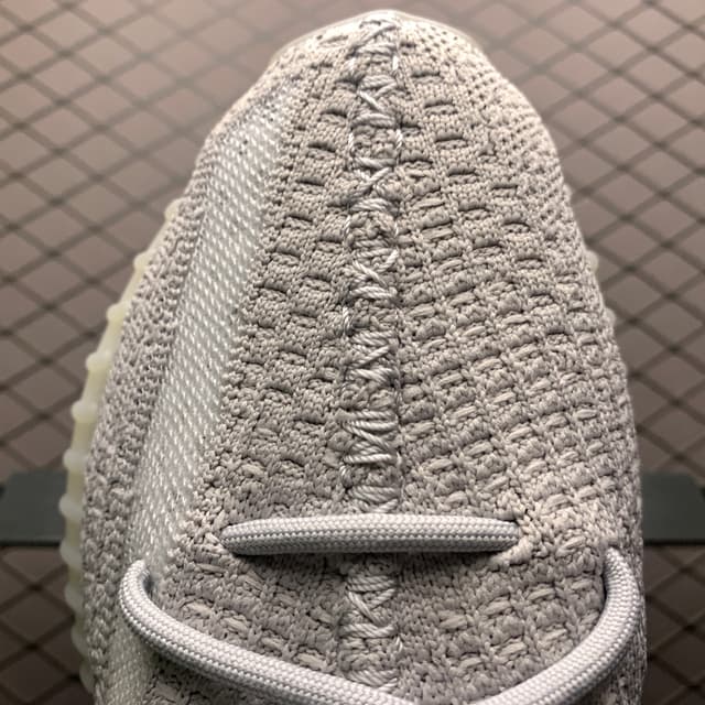 Yeezy 350 V2 | Yupoo Rep Sneakers (Ref 623) image 7