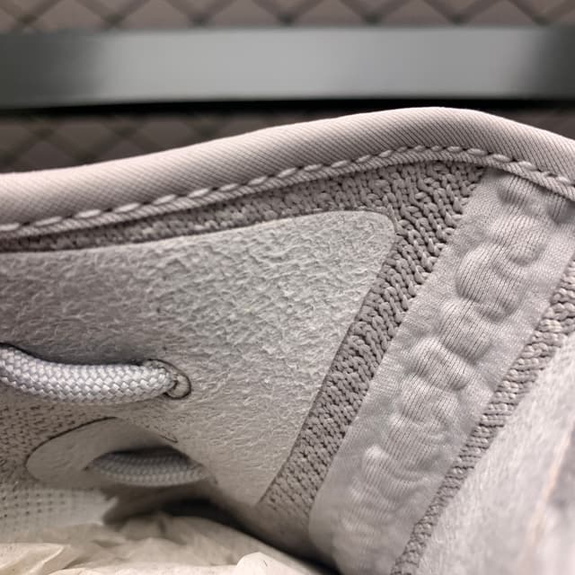 Yeezy 350 V2 | Yupoo Rep Sneakers (Ref 623) image 9