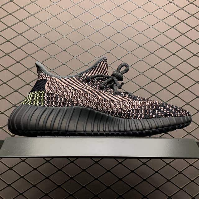 Yeezy 350 V2 | Yupoo Rep Sneakers (Ref 567) image 3