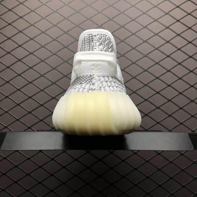 Yeezy 350 V2 | Yupoo Rep Sneakers (Ref 608) image 3