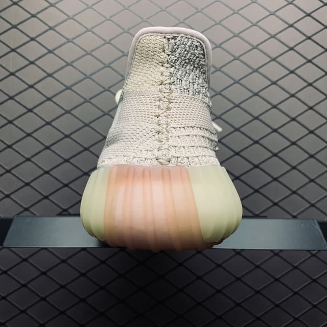 Yeezy 350 V2 | Yupoo Rep Sneakers (Ref 556) image 3