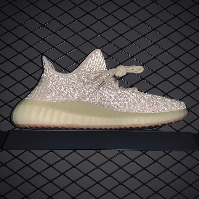 Yeezy 350 V2 | Yupoo Rep Sneakers (Ref 556) image 5
