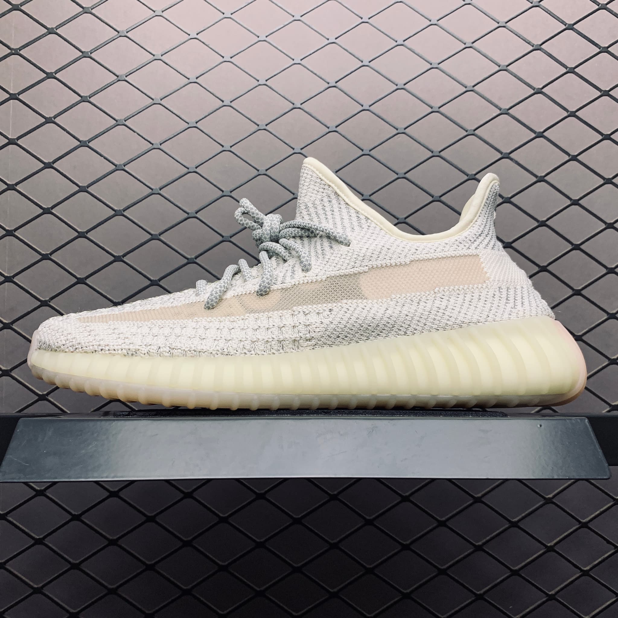 Yeezy 350 V2 | Yupoo Rep Sneakers (Ref 627) image 1