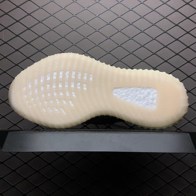 Yeezy 350 V2 | Yupoo Rep Sneakers (Ref 632) image 5