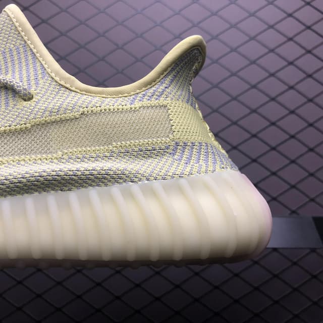 Yeezy 350 V2 | Yupoo Rep Sneakers (Ref 626) image 4