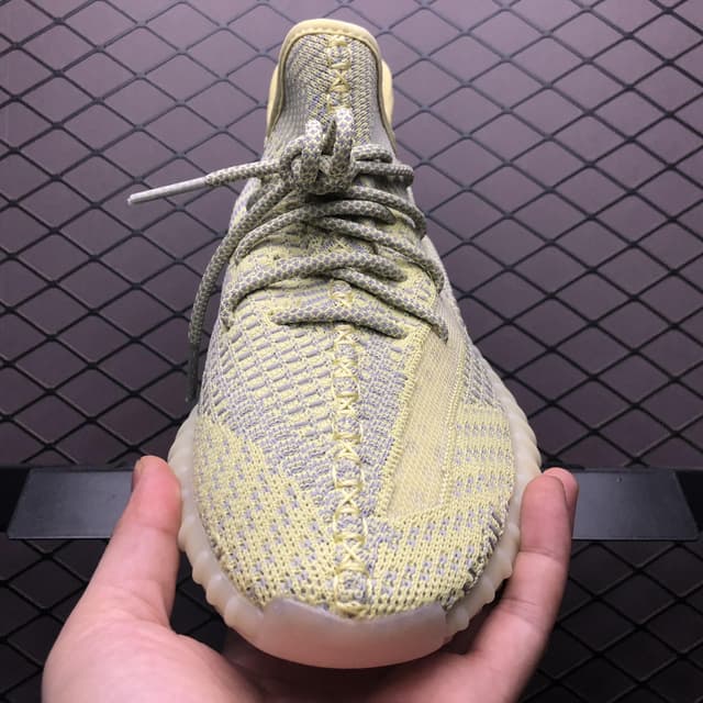 Yeezy 350 V2 | Yupoo Rep Sneakers (Ref 626) image 8