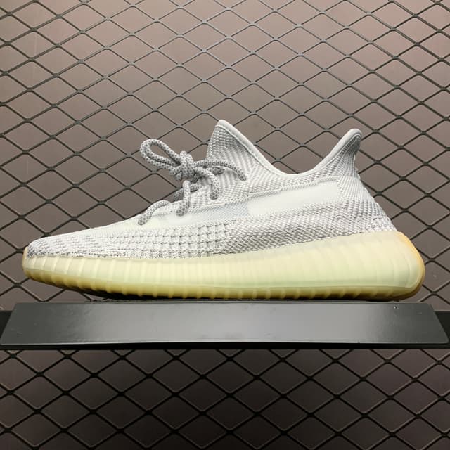 Yeezy 350 V2 | Yupoo Rep Sneakers (Ref 585) image 1